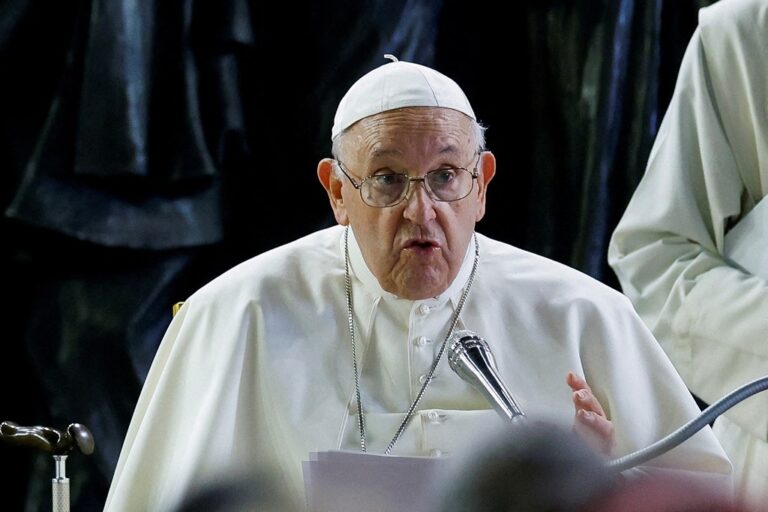 Prej ditësh në spital/ Gjendja shëndetësore e Papa Françeskut paraqitet komplekse Prej ditësh në spital/ Gjendja shëndetësore e Papa Françeskut paraqitet komplekse