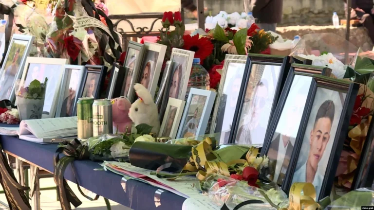 Tragjedia në Koçan, mjekët: 59 viktimat u asfiksuan nga zjarri