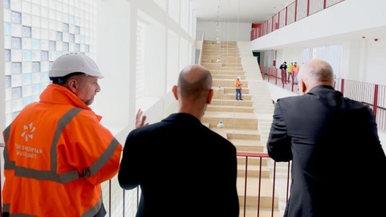 Rama inspekton punimet në shkollën 9-vjeçare "Angela Merkel"