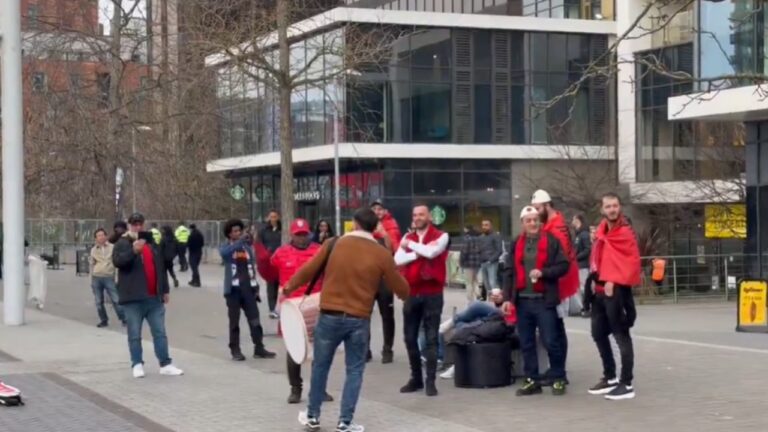Shqipëri-Angli/ Shqiptarët ia marrin valles, bashkohen dhe anglezët