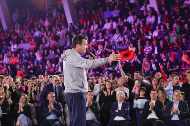 Një i 'panjohur' SMS bashkëshortes, Veliaj: Ajola më telefonoi e panikosur e në lot…