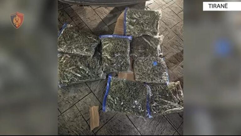 U kap me mbi 8 kg kanabis në makinë, arrestohet 56-vjeçari (EMRI)