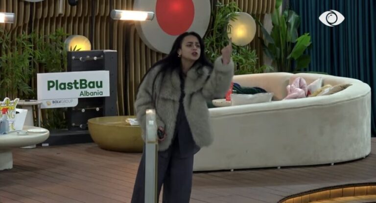 “Të kam marrë inat”. Plas keq mes Eglit dhe grimierit (VIDEO)