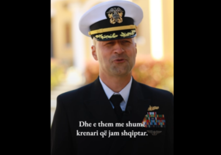 Një shqiptar merr drejtimin e luftanijes amerikane USS Pearl Harbor