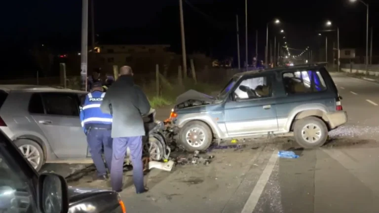 Aksident i rëndë. Plagosen 3 persona, njëri niset drejt Traumës