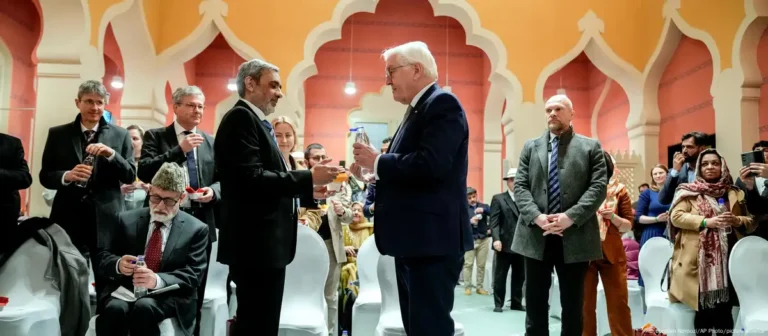 Presidenti gjerman mori pjesë në një iftar në një xhami në Berlin, duke theksuar rëndësinë e respektit ndërfetar dhe bashkëjetesës.