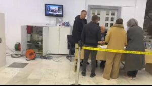 Mbyllen primaret në PD, pritet grumbullimi i gjithë kutive të Tiranës në seli