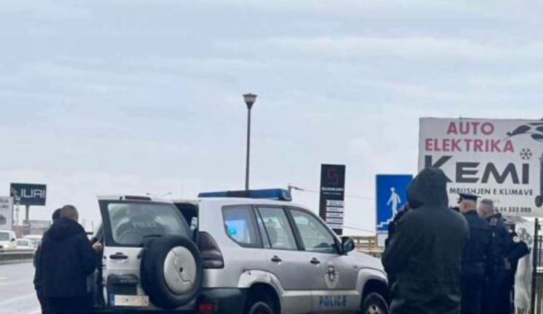 Lot e britma, momenti kur burri i gruas që u v*a mbërrin në vend