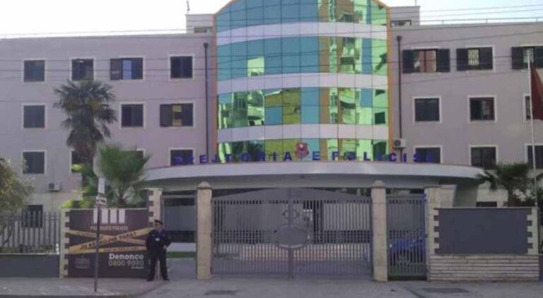 Grabiti një dyqan duke kanosur shitësin, arrestohet 44-vjeçari
