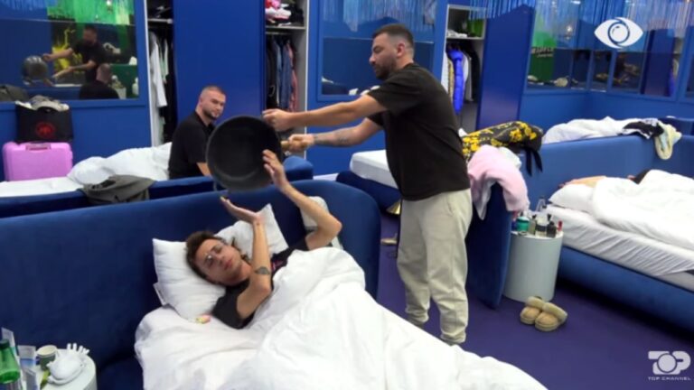 Kelly zgjon nga gjumi Vserlon "me muzikë" me tenxhere