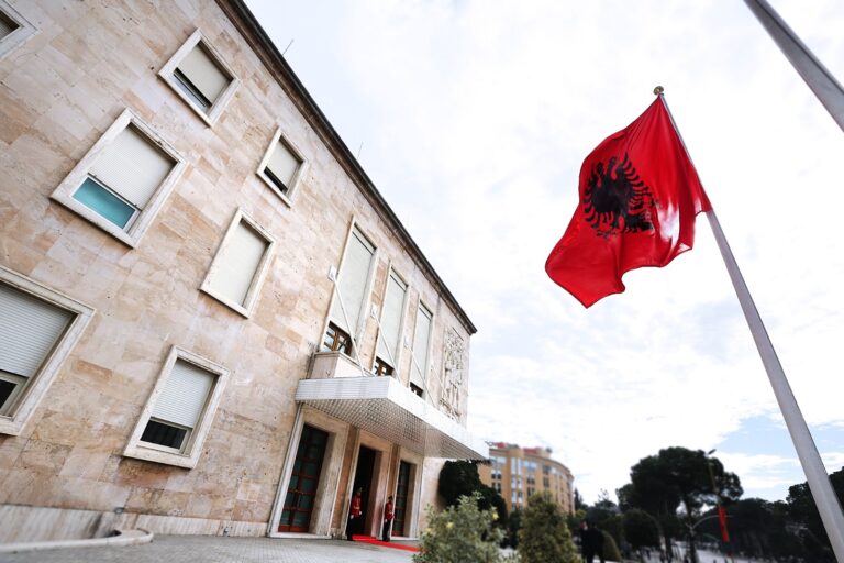 Ndryshime në qeveri. Emërohen 2 zv.ministret e reja të Financave