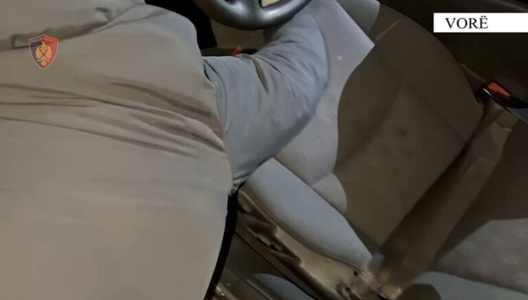 Lëvizte me ar*ë në automjet/ Arrestohet i riu, hetohet edhe shoku