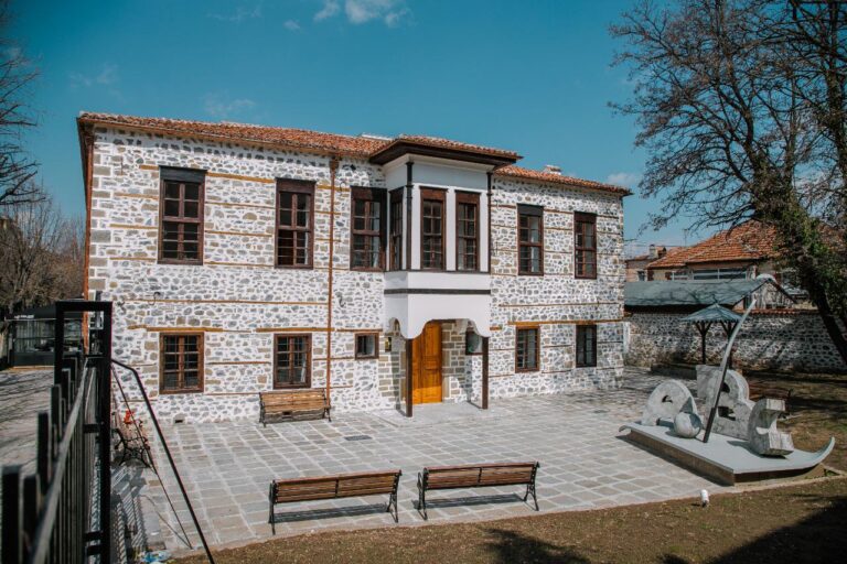 7 Marsi/ 138 vite më parë u hap shkolla e parë shqipe në Korçë