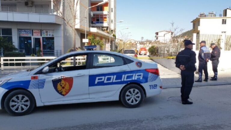Shpërndanin kartëmonedha false në Vlorë, arrestohen dy të rinj