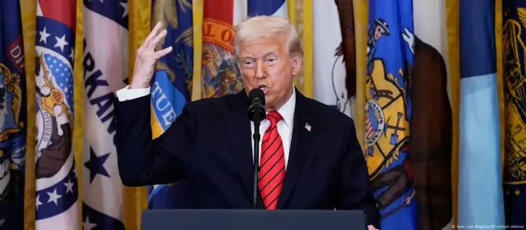 Shkallëzim i ri: Trump rrit doganën për automjetet