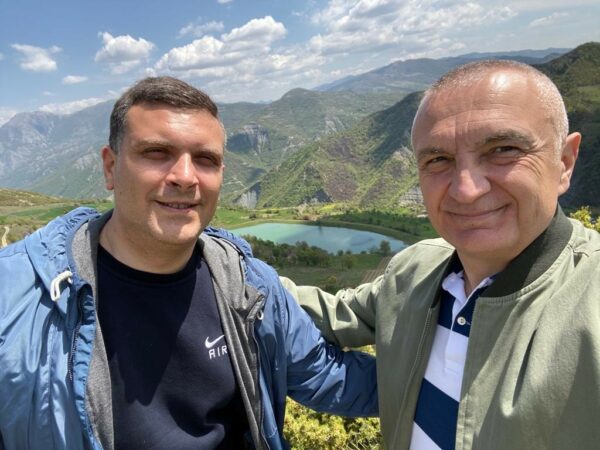 A do ta sakrifikojë mandatin e tij për Ilir Metën? Tedi Blushi: Përgjigjja…(Video) Tedi Blushi uron Metën për ditëlindje: Urimet e përzemërta t’i kthejmë në votë