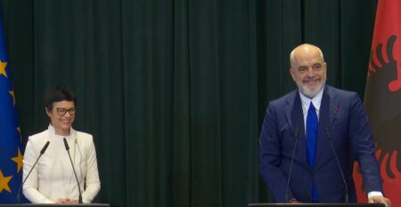 Rama me Komisioneren e Zgjerimit të BE: Marta, ne duam lekët tona