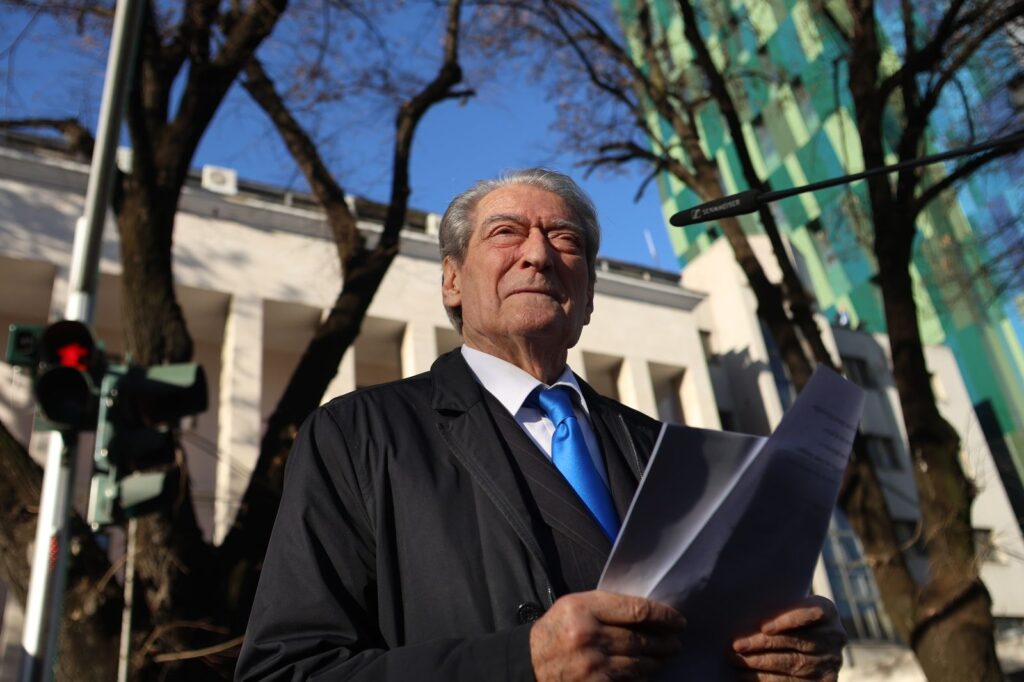 Rekurs për heqjen e "detyrimit me paraqitje". Berisha zbulon arsyen