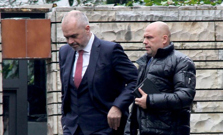 Kur Berisha apo Meta bashkëpunojnë me Ramën quhet konsensus, ndërsa unë tradhëtar Kur Berisha apo Meta bashkëpunojnë me Ramën quhet konsensus, ndërsa unë tradhëtar