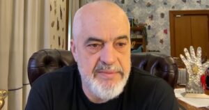 “Shqipërisë nuk ia hidhte kush as qurret”, Rama ironizon opozitën: Flasin në hava…