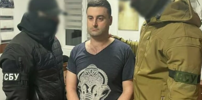 Hiqej si ekspert politik, agjenti rus iu dorëzohet ukrainasve