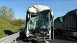 Kamioni përplas autobusin me 30 nxënës, raportohet për dëme të mëdha