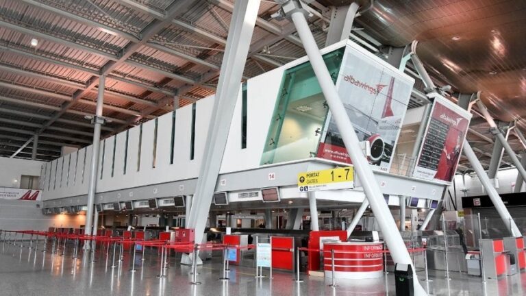 Anulohen 6 fluturime Tiranë-Greqi, për shkak të grevës