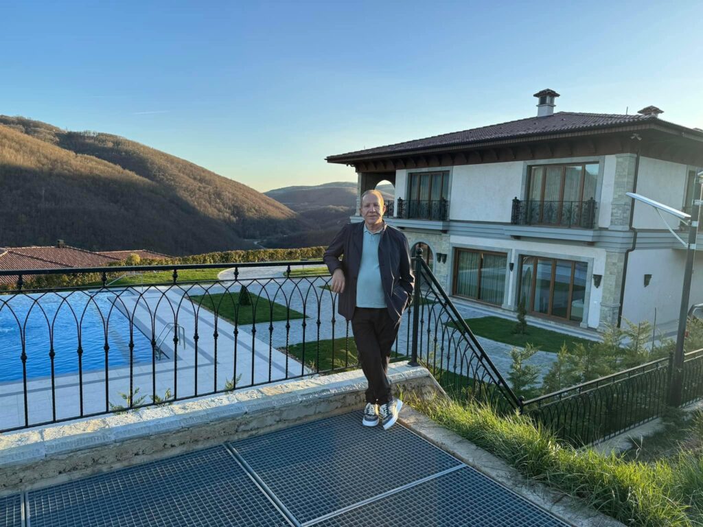 “Më sill urgjent 95 mijë €"/ Denoncimi i Behxhet Pacollit: Në Tiranë kërkojnë para në emrin tim