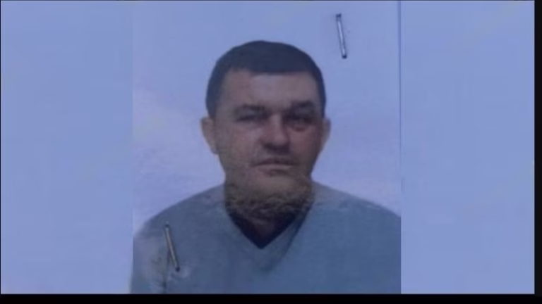 U kap në Greqi, 51-vjeçari akuzohet për ekze*utimin e Besnik Hidës, pjesë e bandës së Laert Haxhiut dhe Orgest Bilbilit