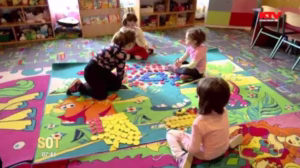 Helmohen 70 fëmijë në koptshin shtetëror të Gramshit, analizat treguan prani të bakterit të salmonelës