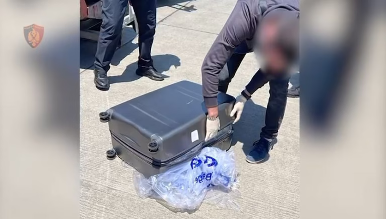 Kapen në Rinas 19.4 kg kan*bis me përqindje të lartë THC, arrestohet 39-vjeçari nga Tepelena