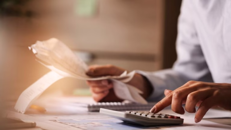 Personat fizikë do të paguajnë 23% tatim për fitimin mbi 14 milionë lekë! Si do të bëhet përllogaritja, shembujt