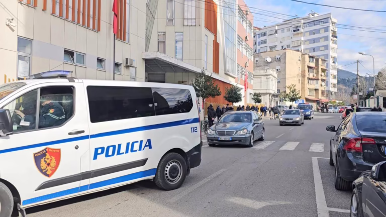 Adoleshenti i zhdukur prej 3 javësh, e ëma kërkon ndihmë nga policia