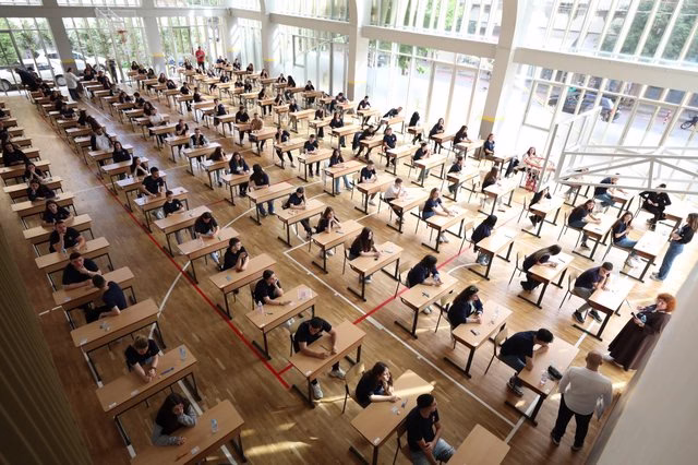 Matura/ 27 mijë nxënës testohen sot në Gjuhë Shqipe dhe Letërsi
