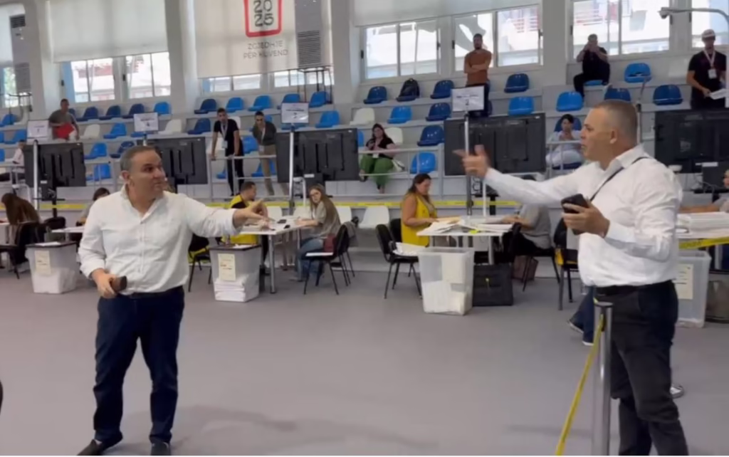 "S’më rr*het për policinë"/ Rinumërimi në Tiranë, plas sherri mes Asllan Dogjanit dhe Ilir Rusmalit