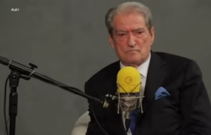 “Peshku i madh ha të voglin”/ Sali Berisha rrëfen për fëmijërinë dhe rininë: Enver Hoxha ndaloi me një dekret të gjitha…