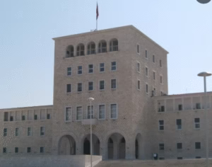 E rëndë/ Gjendet lëndë shpërthyese tek Universiteti Politeknik i Tiranës