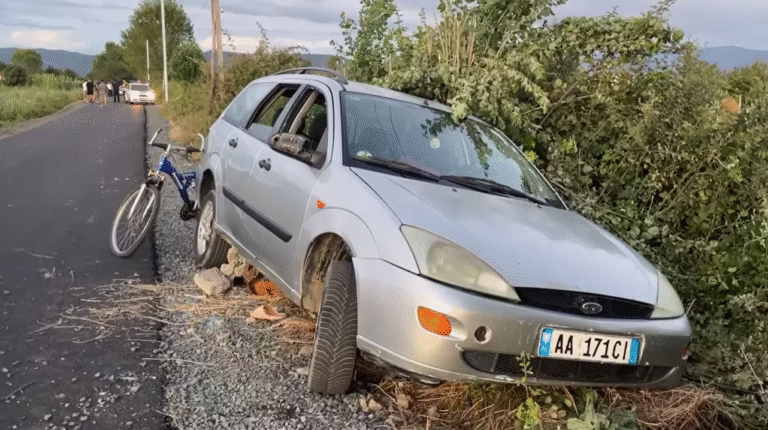 Makina përplas një 10-vjeçar me biçikletë, i mituri në gjendje kritike, dërgohet te “Trauma”