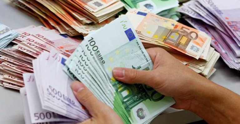 Këmbimi valutor, 25 tetor/ Ja me sa blihen e shiten euro, dollari dhe monedhat e tjera Këmbimi valutor 21 Korrik/ Me sa blihen e shiten dollari dhe euro