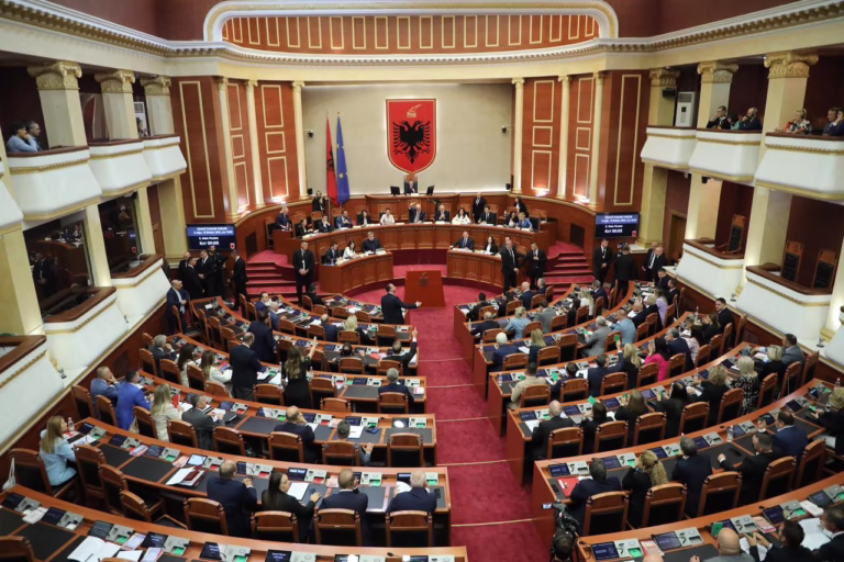 Opozita bllokon foltoren, PS kalon në votim programin qeverisës dhe kabinetin