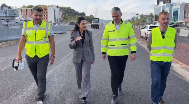 Autostrada Tiranë-Durrës gati për fundvitin! Balluku: 4 korsi në të dyja drejtimet, qytetarët treguan durim dhe mirëkuptim