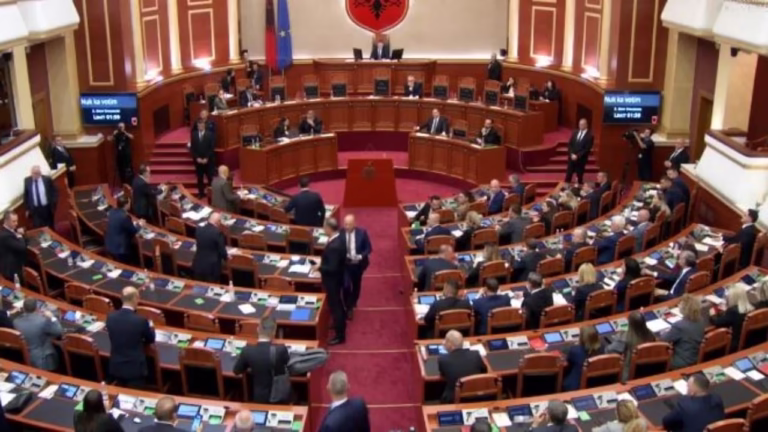 Përplasjet bllokojnë reformat/ Kuvendi shtyn Reformën Zgjedhore dhe atë Territoriale pas mungesës së dakordësisë mes PS dhe PD