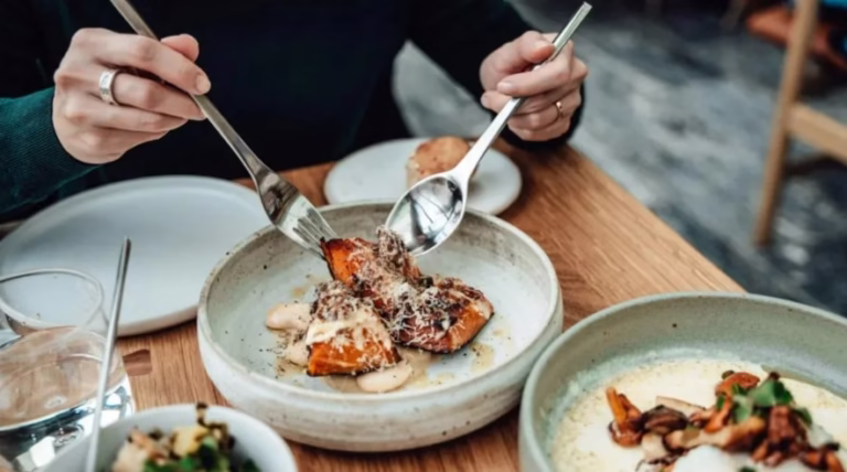 “Paguaj me foto!”/ Arrestohet influencerja, darkonte në restorante luksoze dhe refuzonte faturat