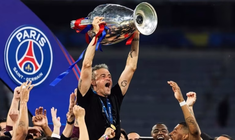 FIFA shpall Luis Enriquen ‘Trajneri i Vitit’ për arritjet e jashtëzakonshme me PSG