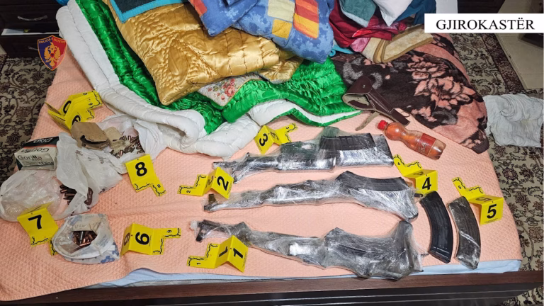 Operacioni “Provat”/ Policia shqiptare kontroll në banesat e tre vra*ësve me pagesë, sekuestron armë, qindra fishekë dhe municion