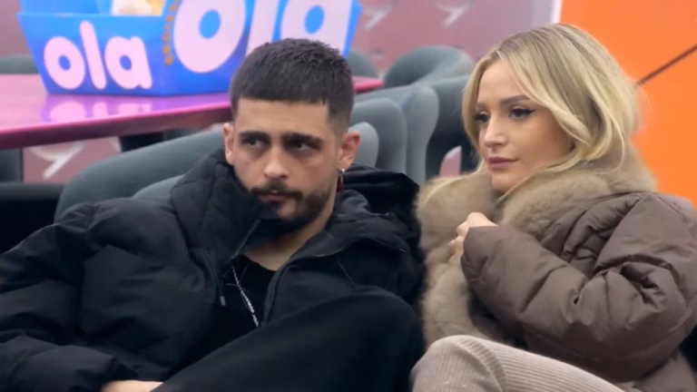 Selin i rrëfen një histori Gimbos: Babi ka bërë një gabim, nuk e di nëse mami e ka falur Selin i rrëfen një histori Gimbos: Babi ka bërë një gabim, nuk e di nëse mami e ka falur