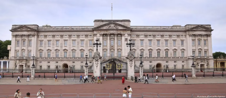 Afera Epstein: Buckingham “thellësisht i shqetësuar”