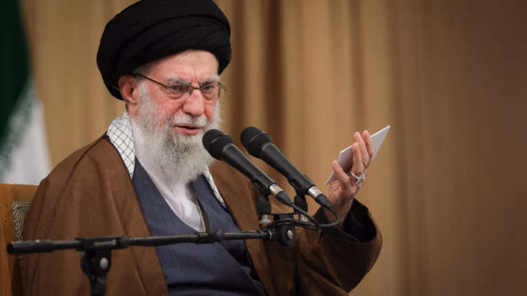 Sulmi i SHBA dhe Izraelit ndaj Iranit, mediat: Lideri suprem Khamenei mund të jetë vrarë
