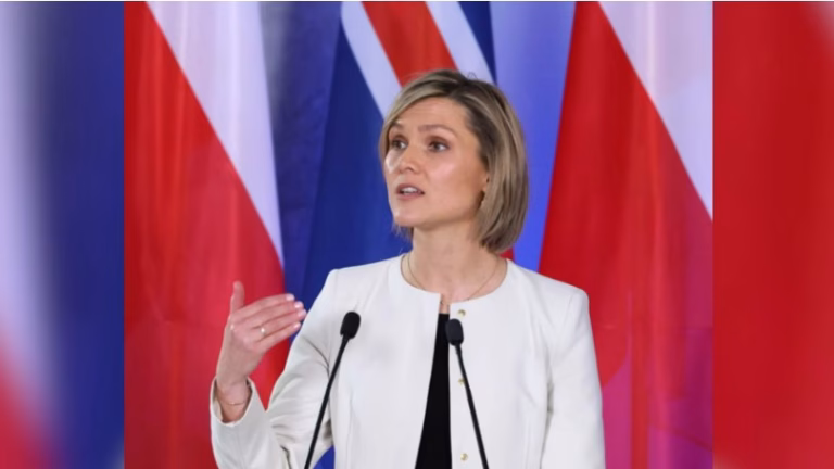 Islanda drejt BE-së, kryeministrja njofton referendum për hapjen e negociatave