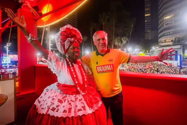Karnavalet në Brazil/ Ançeloti dhe “Fenomeni” Ronaldo shfaqen duke shijuar festën
